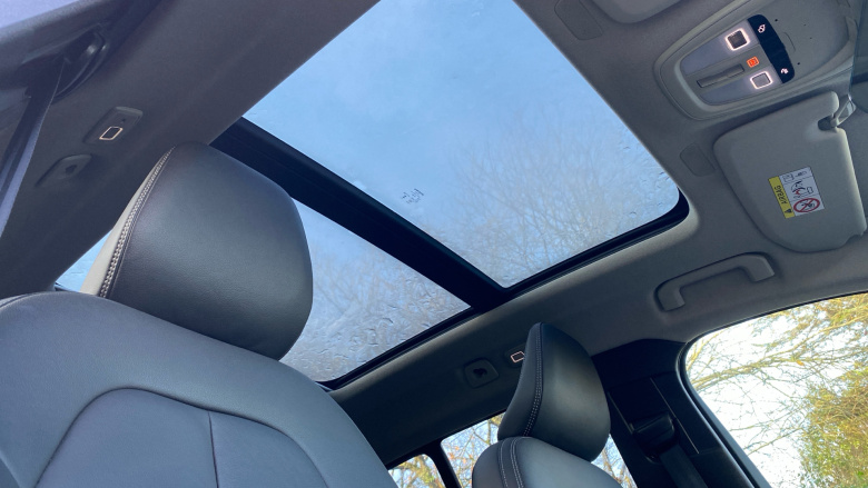 Volvo XC40 2.0 B4P Ultra Dark 5dr Auto Petrol Estate